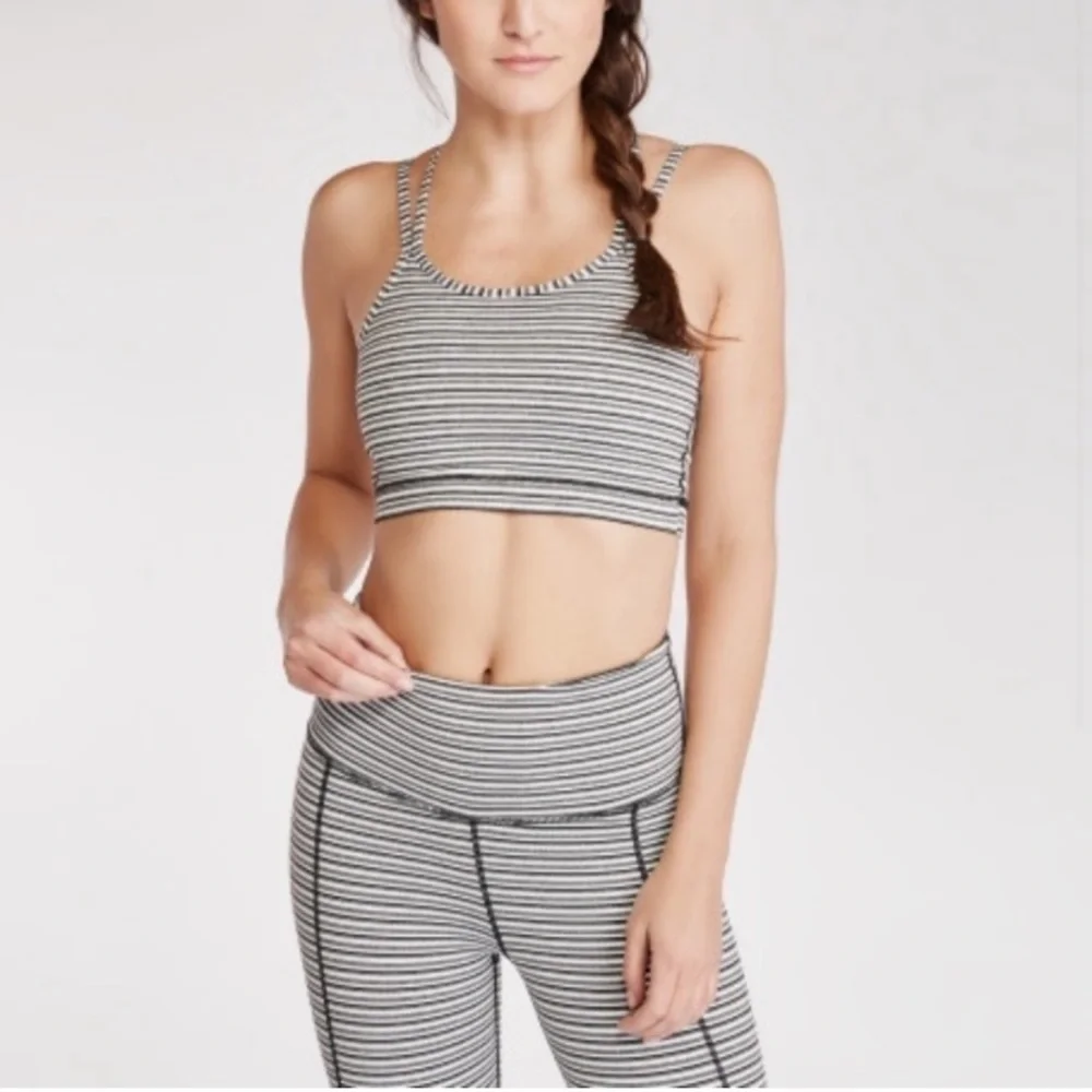 NWOT Monochrome Tiramisu Sports Bra Medium Striped Cross Back Stretchy Strappy